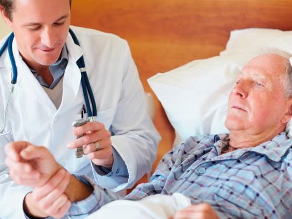 4 bệnh người già dễ mắc vào mùa lạnh