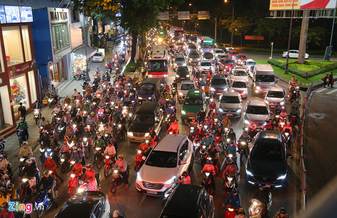 Thủ tướng: Không dùng ngân sách đi thăm, chúc Tết lãnh đạo