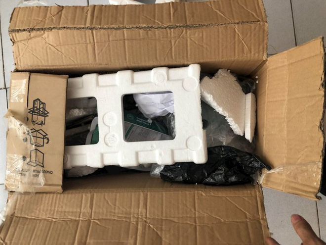 Mua laptop qua Lazada, khách hàng sốc vì nhận được máy cũ trôi bảo hành đựng trong hộp rách nát