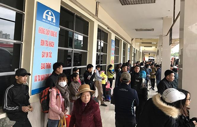 Bến xe, đường phố nghẹt thở vì dân ùn ùn về quê nghỉ Tết dương lịch Bến xe, đường phố nghẹt thở vì dân ùn ùn về quê nghỉ Tết dương lịch