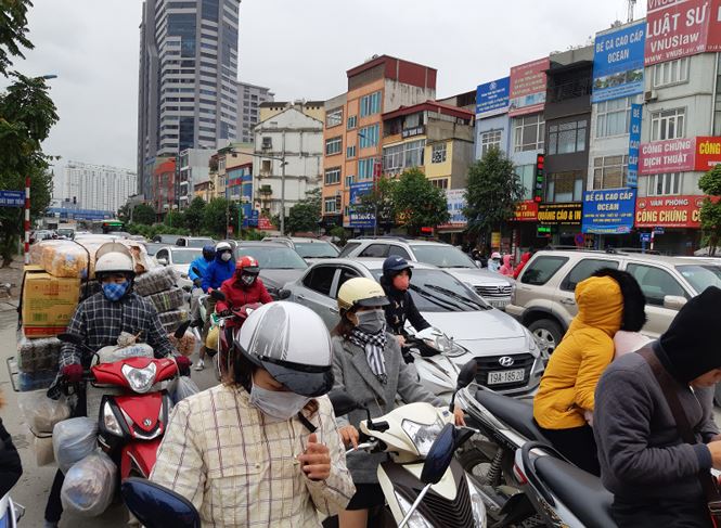 Bến xe, đường phố nghẹt thở vì dân ùn ùn về quê nghỉ Tết dương lịch