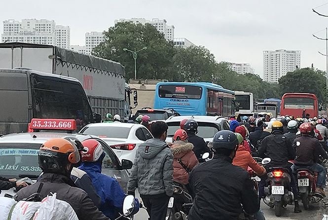 Bến xe, đường phố nghẹt thở vì dân ùn ùn về quê nghỉ Tết dương lịch Bến xe, đường phố nghẹt thở vì dân ùn ùn về quê nghỉ Tết dương lịch