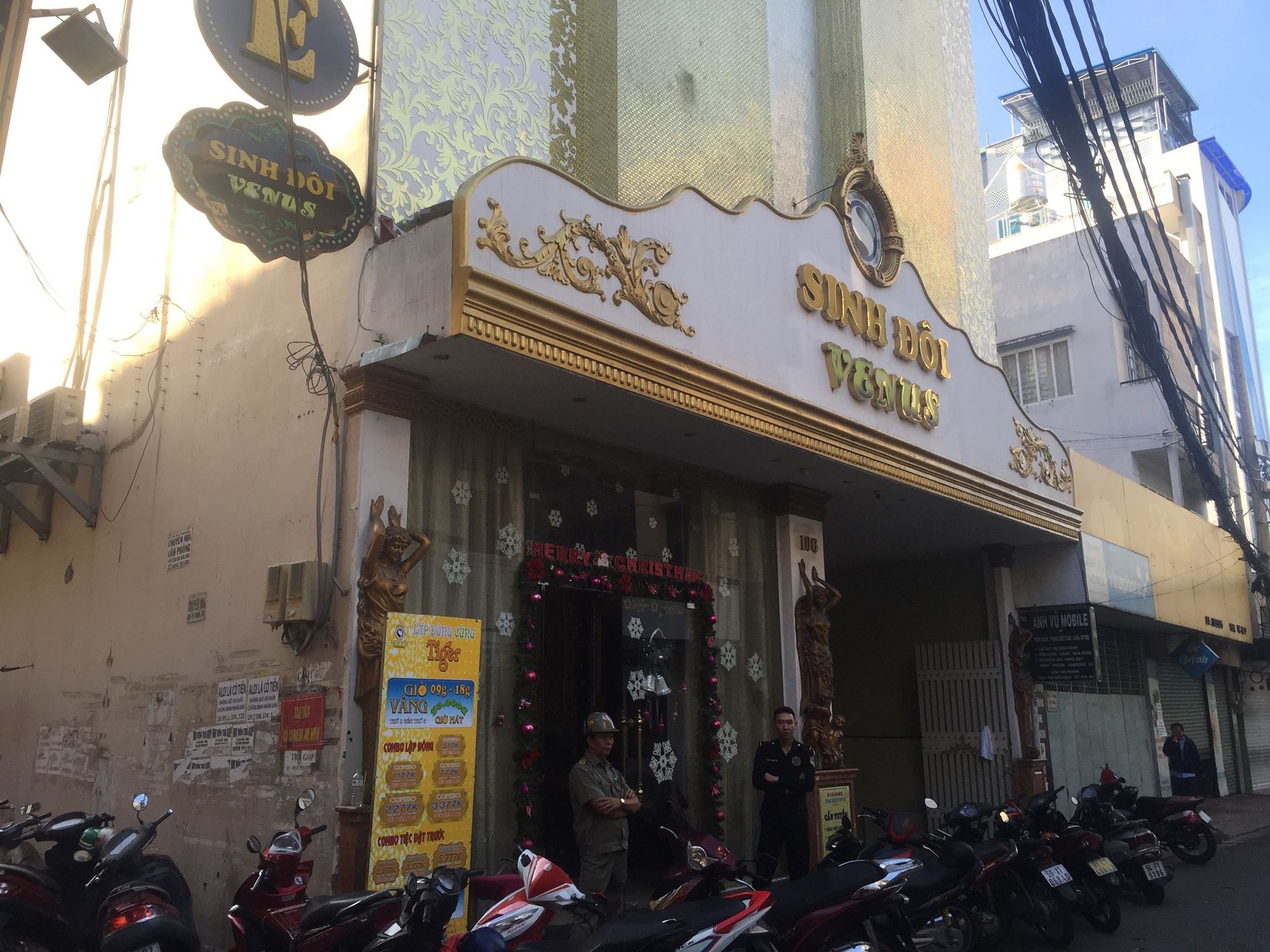 Dân chơi sử dụng ma túy ở quán karaoke hối lộ cảnh sát hòng thoát thân