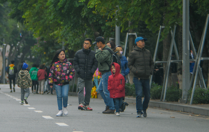 Vườn Nhật Tân, phố đi bộ Hà Nội vắng khách trong ngày đầu nghỉ lễ