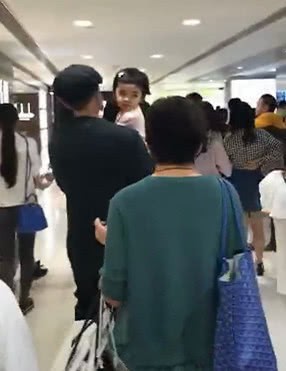 Thực hư chuyện Lưu Khải Uy đưa con gái đi du lịch nước ngoài sau khi ly hôn Dương Mịch