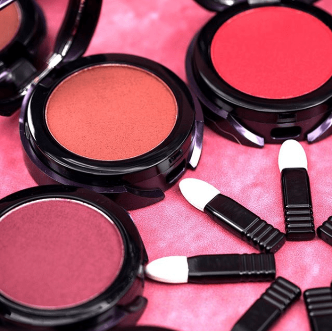 10 món mỹ phẩm phải-mua của năm 2018: tất cả đều lung linh hết cỡ, thú vị nhất là cây son cứ đánh lên là có người tán