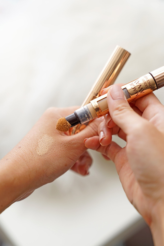 10 món mỹ phẩm phải-mua của năm 2018: tất cả đều lung linh hết cỡ, thú vị nhất là cây son cứ đánh lên là có người tán