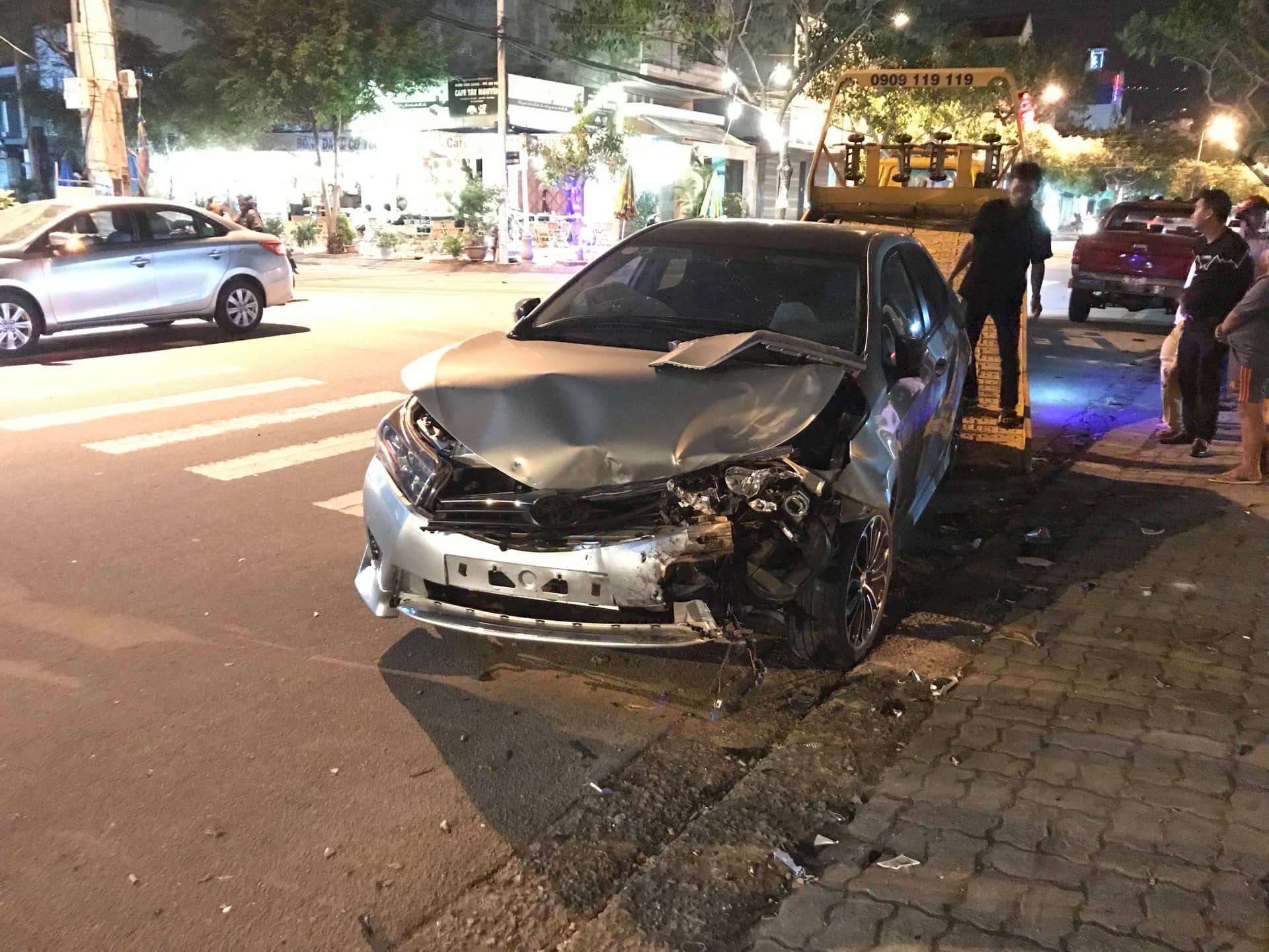 Đà Nẵng: Nam sinh 14 tuổi đi xe đạp điện bị ô tô húc văng gần chục mét