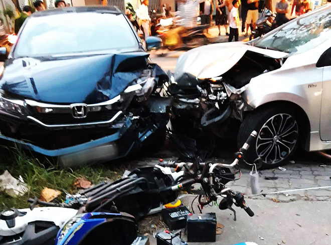 Đà Nẵng: Nam sinh 14 tuổi đi xe đạp điện bị ô tô húc văng gần chục mét