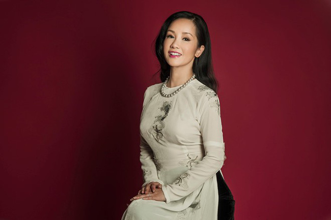 Hồng Nhung, Phạm Quỳnh Anh, Jennifer Aniston... hay câu chuyện về người đàn bà kiêu hãnh hậu ly hôn của năm 2018