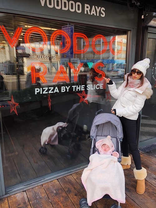 Vợ chồng Hà Anh đưa con đi khắp nơi khi trời lạnh 10 độ C