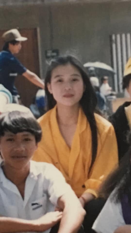 Bức ảnh thời trẻ của mẹ cô gái khiến dân mạng trầm trồ: Các hot girl bây giờ cũng phải chào thua