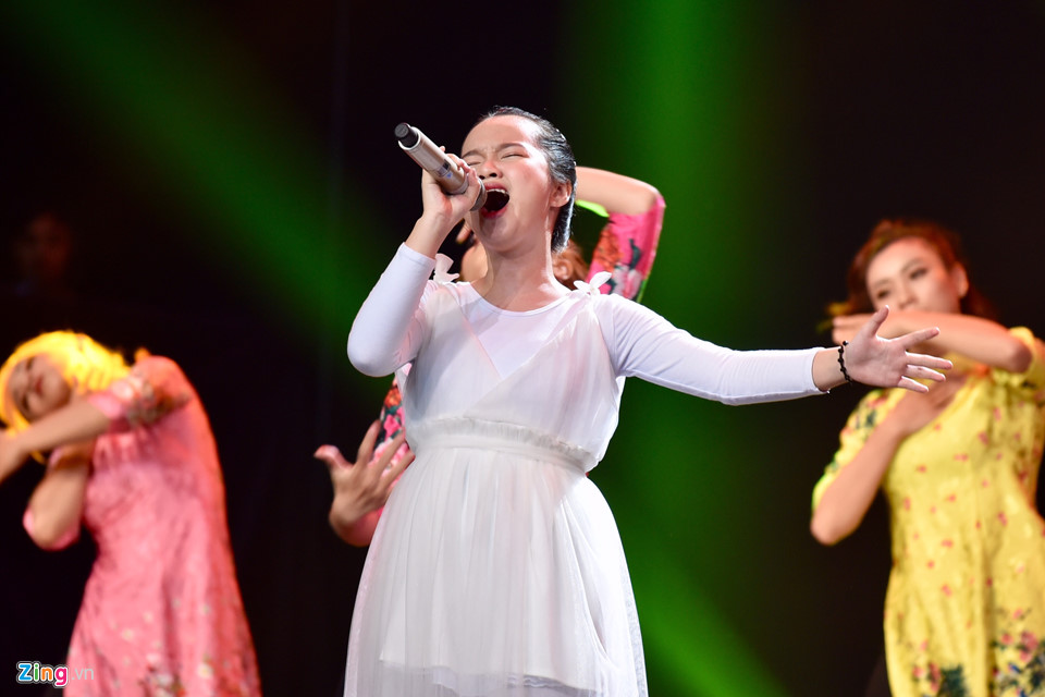 Cô bé dân ca Hà Quỳnh Như trở thành quán quân Giọng hát Việt nhí 2018