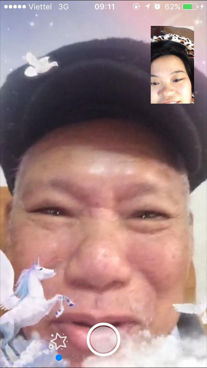 Cụ ông, cụ bà chụp ảnh kỷ niệm đám cưới vàng và câu chuyện tình yêu hơn 50 năm khiến biết bao bạn trẻ ghen tị