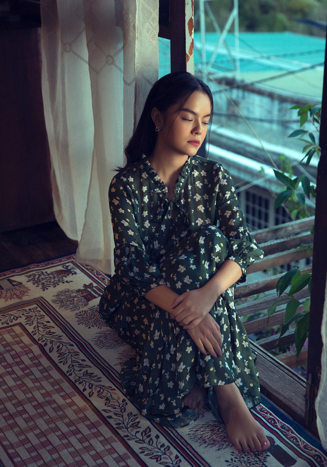 Phạm Quỳnh Anh bật khóc khi diễn xuất về chuyện tình tan vỡ