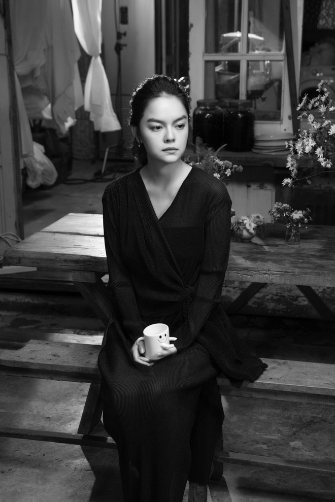 Phạm Quỳnh Anh bật khóc khi diễn xuất về chuyện tình tan vỡ