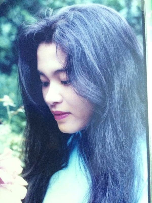 Bức ảnh thời trẻ của mẹ cô gái khiến dân mạng trầm trồ: Các hot girl bây giờ cũng phải chào thua