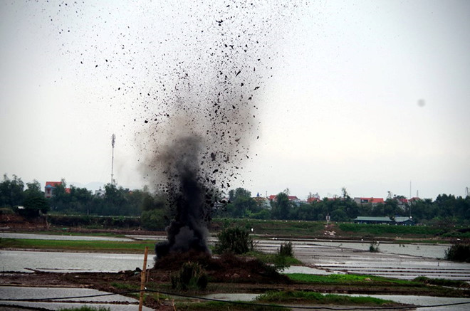 Hơn 500 quả bom bi tại khu dân cư