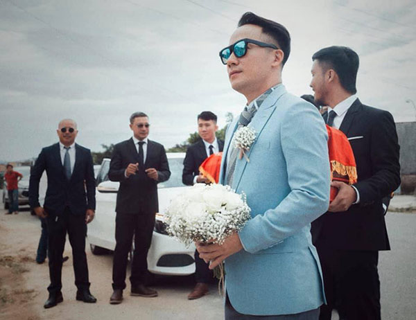 Cô dâu 9x của rapper Tiến Đạt lộ vòng hai lớn trong đám cưới tại tư gia