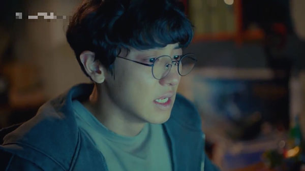 Ký ức Alhambra: Em trai Park Shin Hye trở thành tội phạm giết người giống y như Hyun Bin