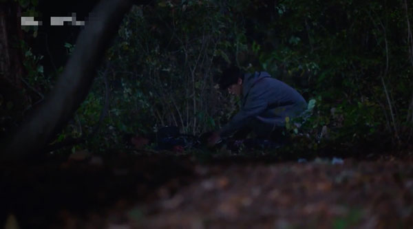 Ký ức Alhambra: Em trai Park Shin Hye trở thành tội phạm giết người giống y như Hyun Bin