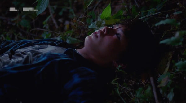 Ký ức Alhambra: Em trai Park Shin Hye trở thành tội phạm giết người giống y như Hyun Bin