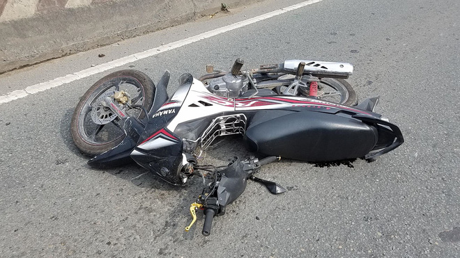 Tông thẳng vào đuôi xe tải đang dừng đỗ giữa đường, 2 thanh niên trẻ tuổi thương vong