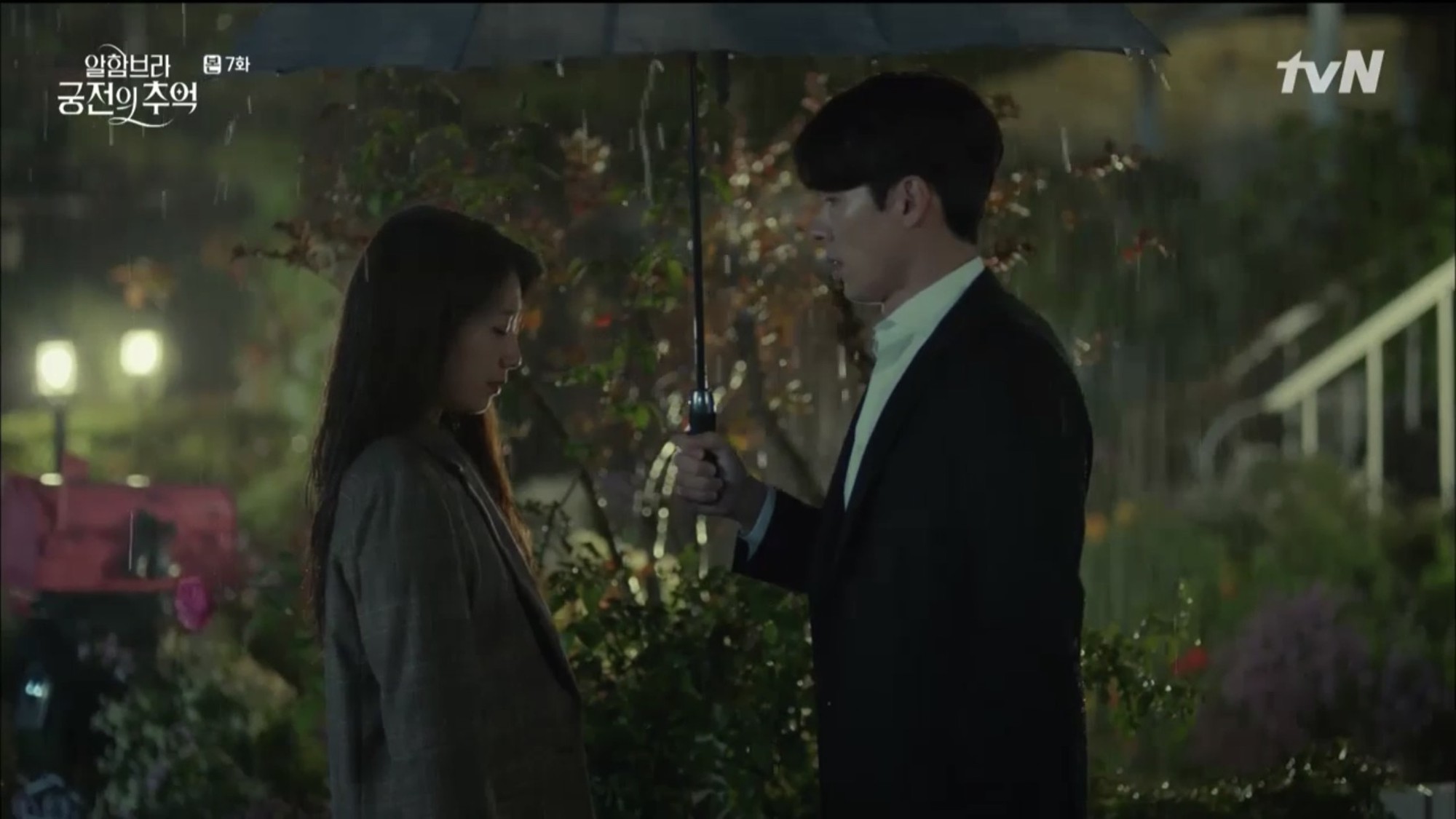 Khán giả bị nhử đến mệt lừ bằng những cú lừa thượng hạng trong Hồi Ức Alhambra Khán giả bị nhử đến mệt lừ bằng những cú lừa thượng hạng trong Hồi Ức Alhambra