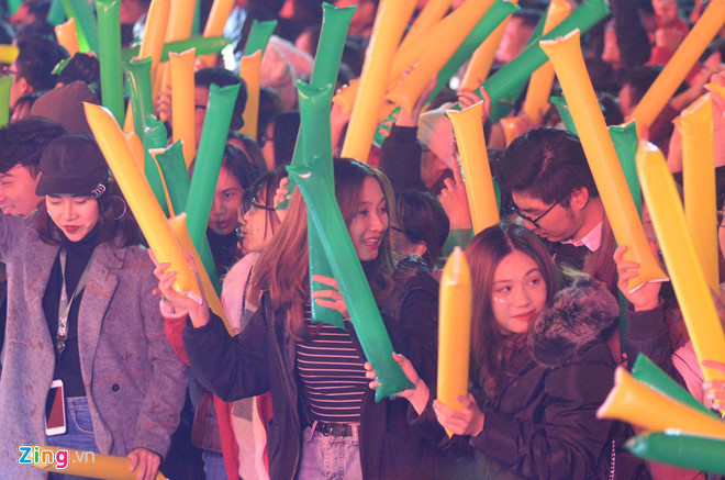 Bầu trời Sài Gòn rực sáng pháo hoa chào năm 2019