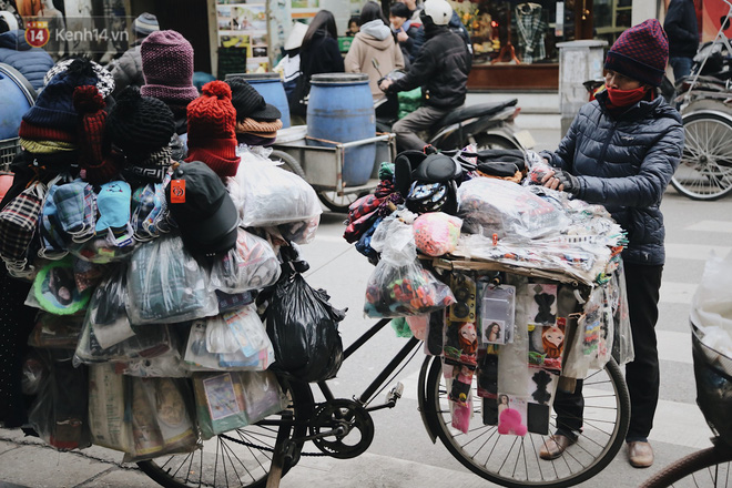 Người lao động cắn răng mưu sinh giữa trời giá rét 11 độ C ở Hà Nội