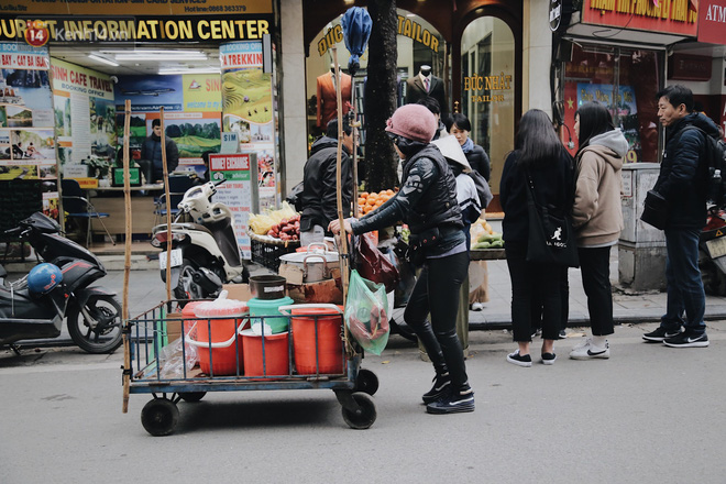 Người lao động cắn răng mưu sinh giữa trời giá rét 11 độ C ở Hà Nội