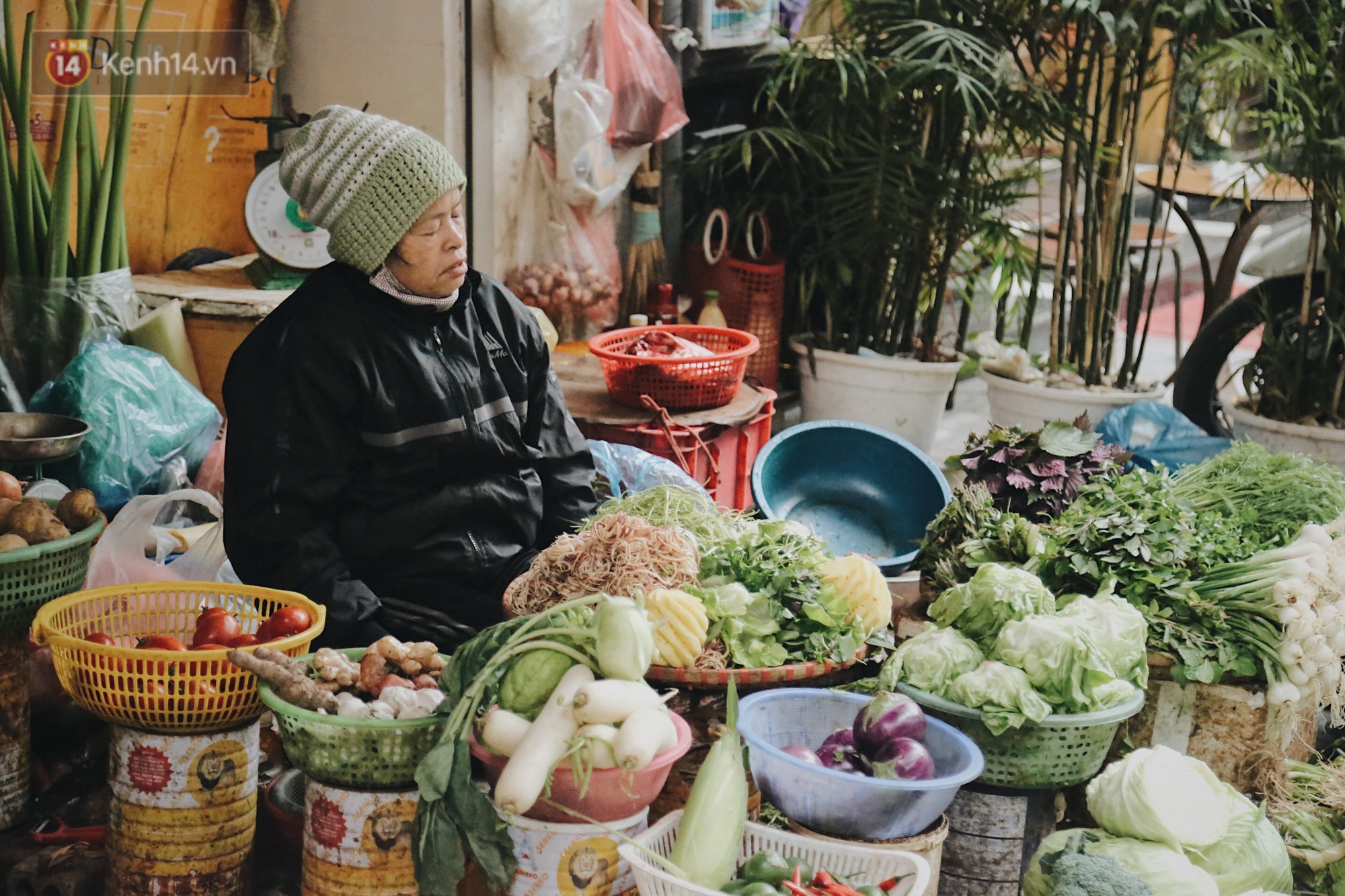 Người lao động cắn răng mưu sinh giữa trời giá rét 11 độ C ở Hà Nội