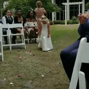 Cười sái cả hàm với 10 màn phá bĩnh đám cưới của những thiên thần phù dâu, phù rể nhí