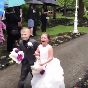 Cười sái cả hàm với 10 màn phá bĩnh đám cưới của những thiên thần phù dâu, phù rể nhí