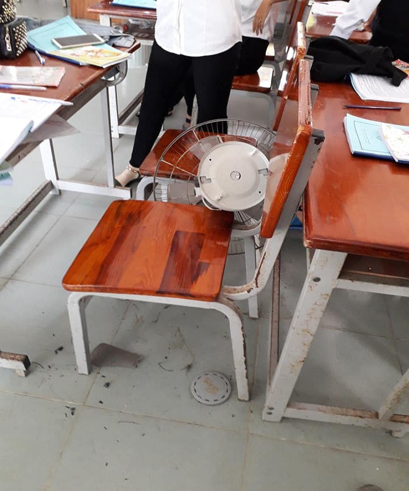 Thời đi học có một nỗi lo vừa buồn cười vừa kinh hoàng đáng sợ mang tên quạt trần rơi vào đầu