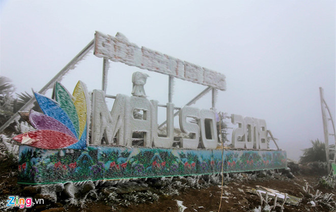 Bầu trời Sài Gòn rực sáng pháo hoa chào năm 2019