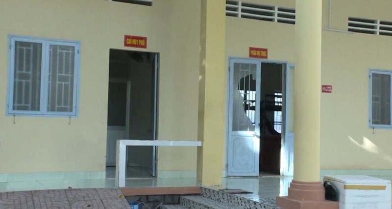 Xông vào trụ sở xã đập phá, truy sát người