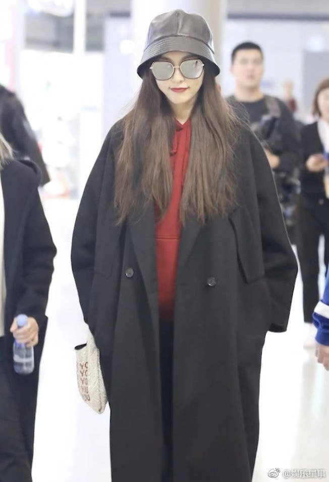 Đường Yên lộ bụng bầu lớn bất ngờ, dáng đi nặng nề chỉ sau 2 tháng kết hôn với La Tấn?