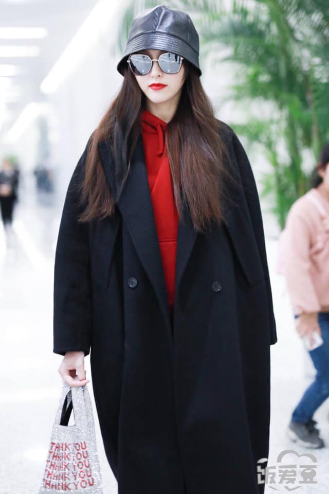 Đường Yên lộ bụng bầu lớn bất ngờ, dáng đi nặng nề chỉ sau 2 tháng kết hôn với La Tấn?