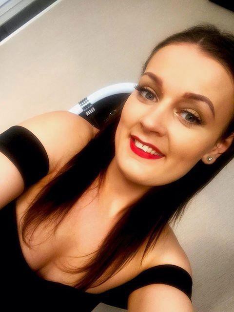 Hí hửng mở lò vi sóng, cô gái hứng trọn cú nổ kinh hoàng suýt mù mắt vì hành động nhiều người vô tư làm Hí hửng mở lò vi sóng, cô gái hứng trọn cú nổ kinh hoàng suýt mù mắt vì hành động nhiều người vô tư làm