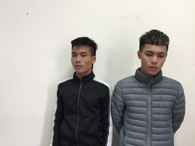 Hà Nội: Cảnh sát bắt giữ hai thanh niên rải đinh cực nguy hiểm ngay trước đầu xe