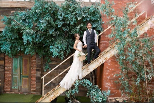 Đinh Tiến Đạt khoe ảnh cưới bên cô dâu 9x