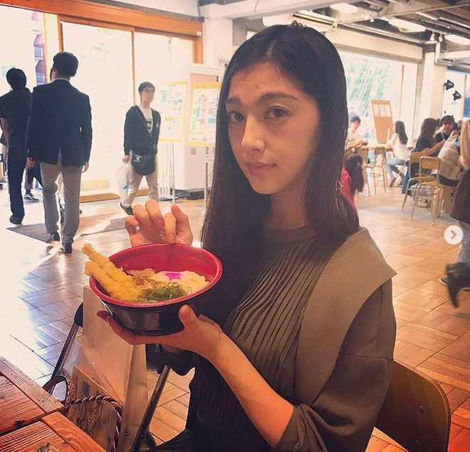 Nữ hoàng phim người lớn Nhật: Bị trầm cảm, phải thay tên đổi họ, cưới chồng đáng tuổi bố