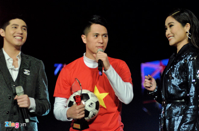 Bầu trời Sài Gòn rực sáng pháo hoa chào năm 2019