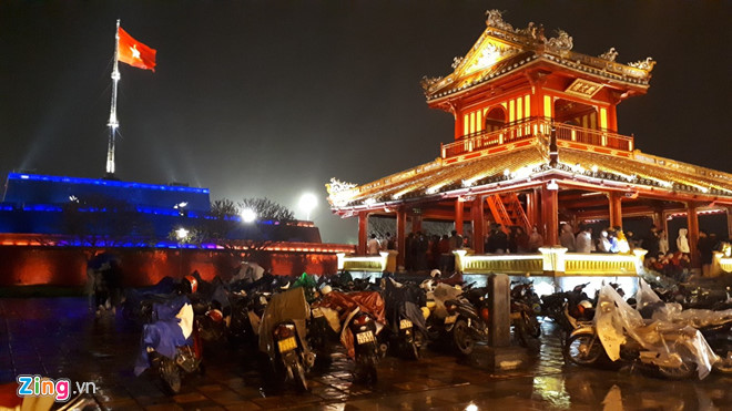 Bầu trời Sài Gòn rực sáng pháo hoa chào năm 2019