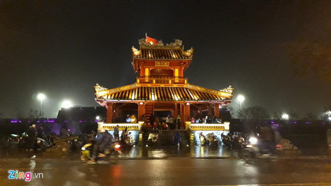 Bầu trời Sài Gòn rực sáng pháo hoa chào năm 2019