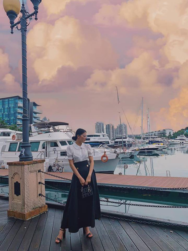 Street style sao Việt cuối năm: Hà Hồ không đi tất dù trời lạnh, Kỳ Duyên và Minh Triệu cùng diện đồ màu nóng