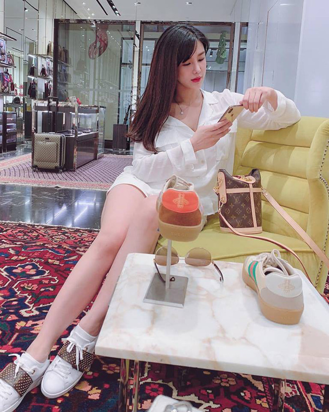 Street style sao Việt cuối năm: Hà Hồ không đi tất dù trời lạnh, Kỳ Duyên và Minh Triệu cùng diện đồ màu nóng