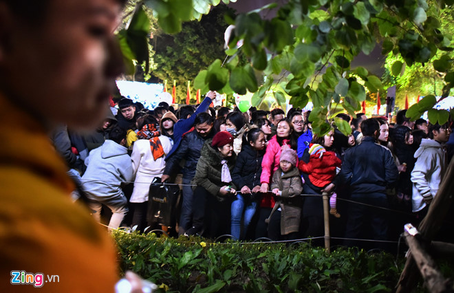 Bầu trời Sài Gòn rực sáng pháo hoa chào năm 2019