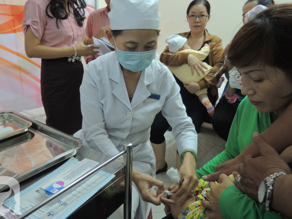 Thống kê sau khi 2 trẻ chết vì tiêm vắc-xin ComBE Five: 6/12 tỉnh ghi nhận có trẻ sốt cao kéo dài